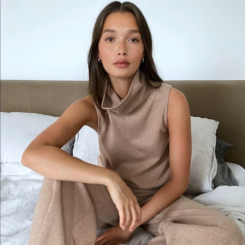Aritzia The Group Black Lark Turtleneck Sweater Tank XXS
